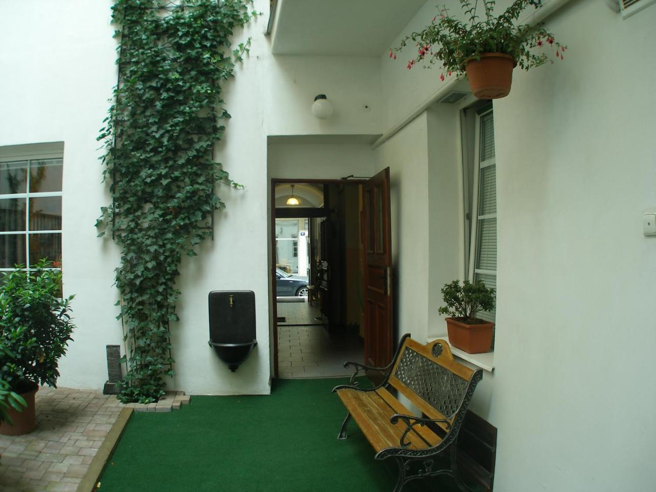 Mila Apartments Πράγα Εξωτερικό φωτογραφία