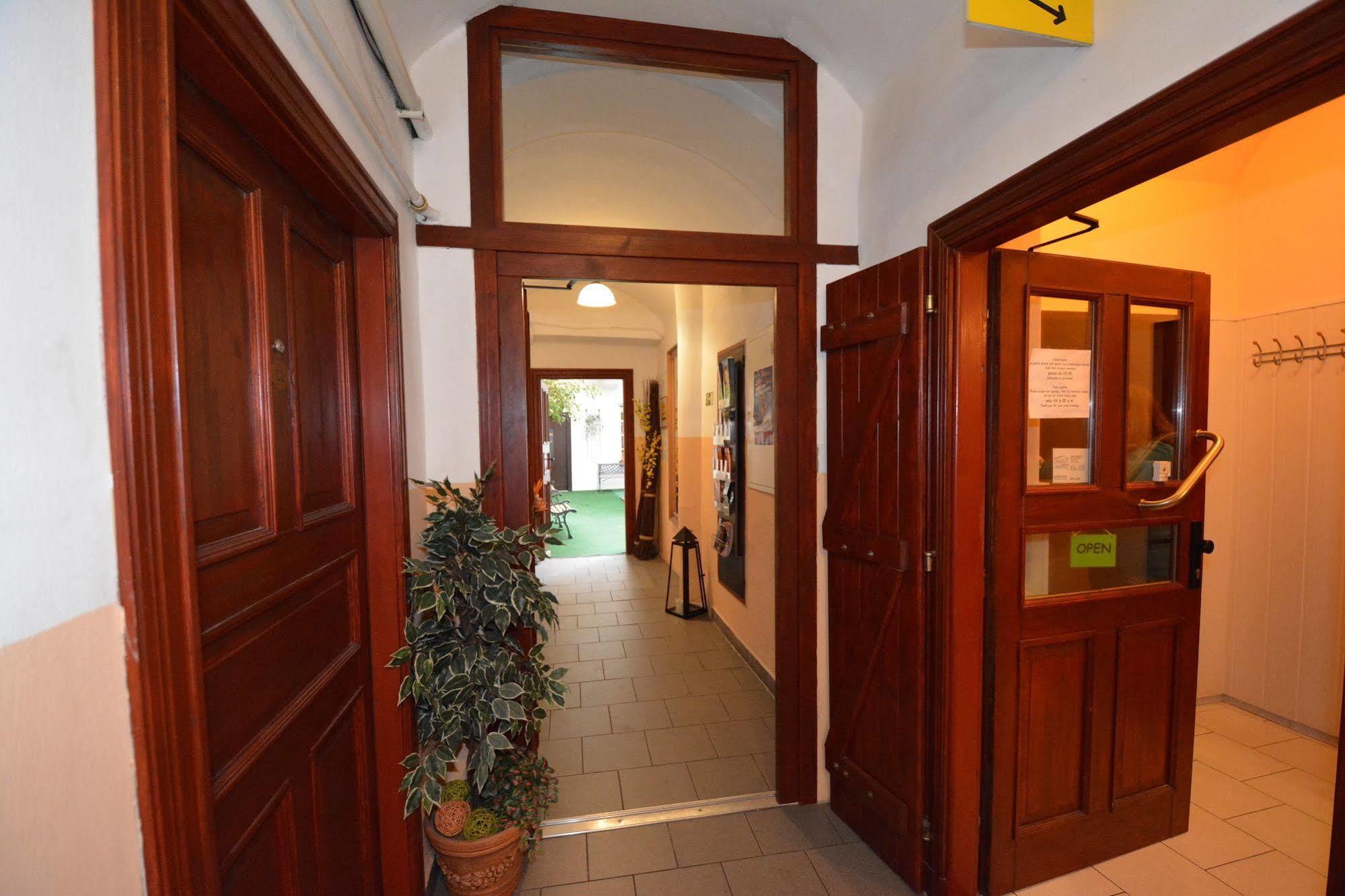 Mila Apartments Πράγα Εξωτερικό φωτογραφία